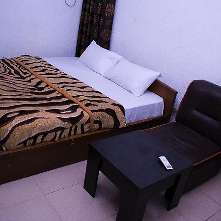 Day By Day Hotel Lagos Bagian luar foto