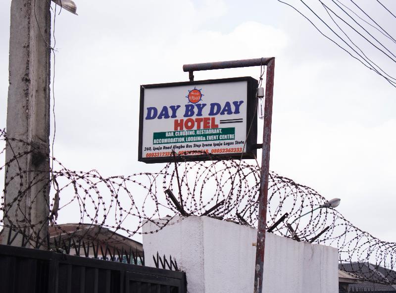 Day By Day Hotel Lagos Bagian luar foto