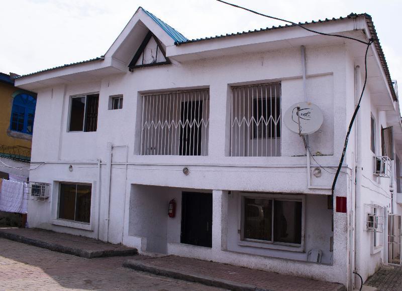 Day By Day Hotel Lagos Bagian luar foto