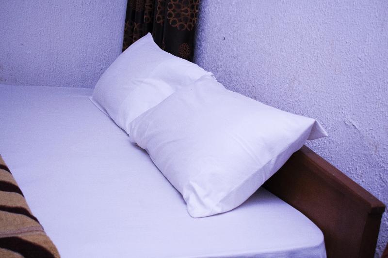 Day By Day Hotel Lagos Bagian luar foto