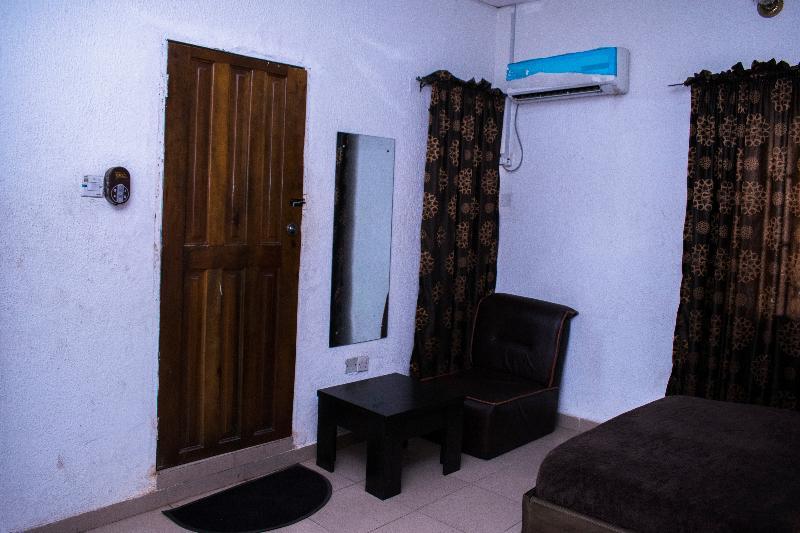 Day By Day Hotel Lagos Bagian luar foto