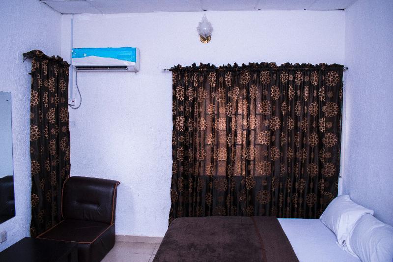 Day By Day Hotel Lagos Bagian luar foto