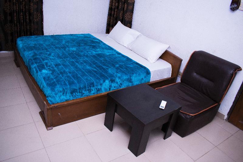Day By Day Hotel Lagos Bagian luar foto
