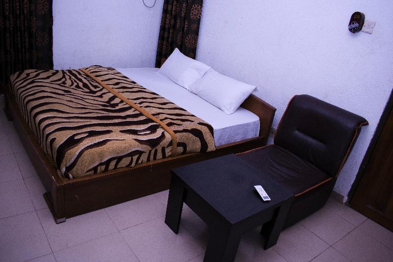 Day By Day Hotel Lagos Bagian luar foto