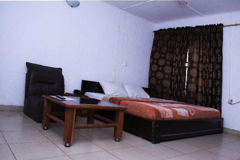 Day By Day Hotel Lagos Bagian luar foto