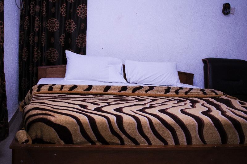 Day By Day Hotel Lagos Bagian luar foto